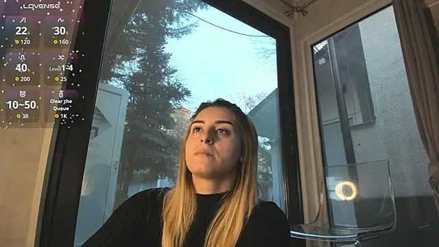 Ella Vee online show from November 2025 05:41:01 AM