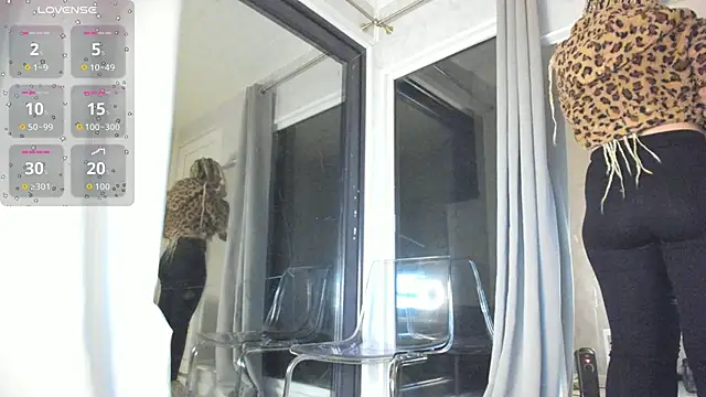 Ella Vee online show from October 2025 02:44:01 AM