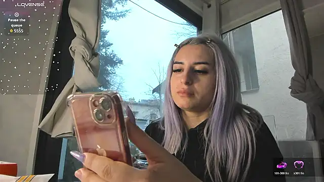 Ella Vee online show from February 2026 06:25:01 AM