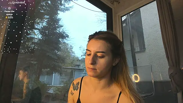 Ella Vee online show from November 2025 06:35:02 AM