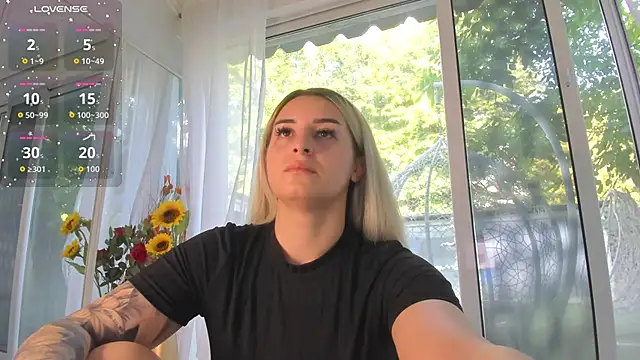 Snapshot of Ella_Vee chatting on June 2026 05:23:01 AM Ella Vee online show from June 2026 05:23:01 AM