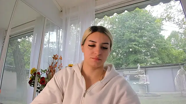 Snapshot of Ella_Vee chatting on May 2026 05:23:01 AM Ella Vee online show from May 2026 05:23:01 AM