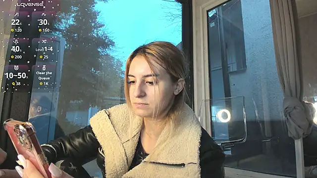 Ella Vee online show from November 2025 06:01:02 AM