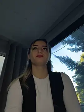 Ella Vee online show from September 2025 04:48:02 AM