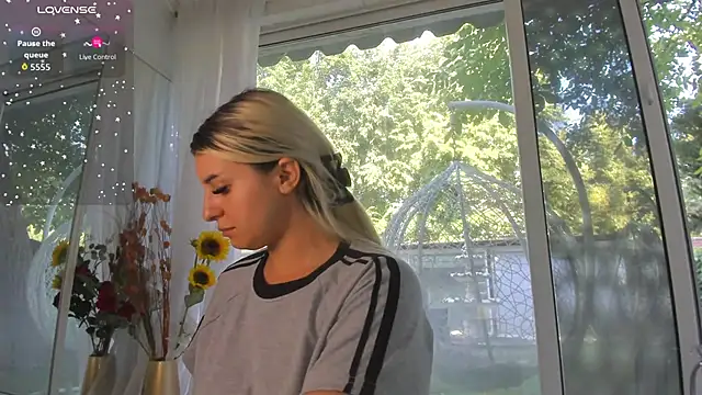 Ella Vee online show from June 2026 06:41:02 AM