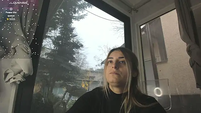 Ella Vee online show from December 2025 06:28:01 AM