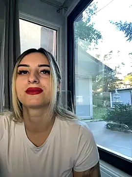 Ella Vee online show from September 2025 04:41:01 AM