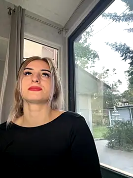 Ella Vee online show from September 2025 04:51:01 AM