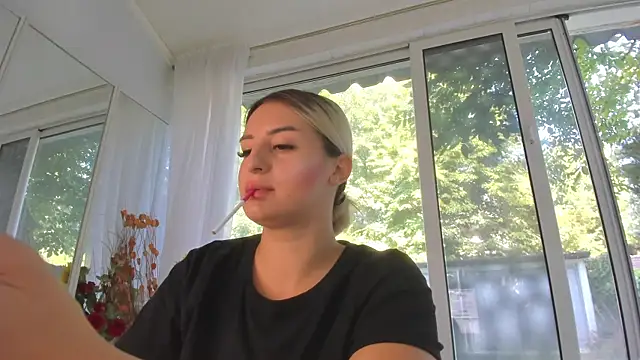 Ella Vee online show from July 2026 06:32:01 AM