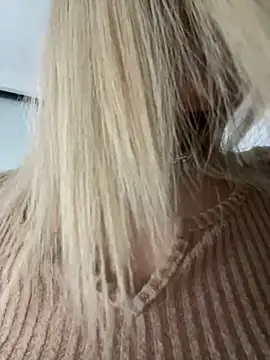 Ella Vee online show from November 2025 08:41:01 AM