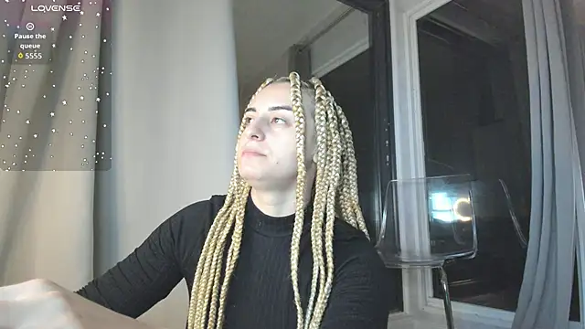 Ella Vee online show from October 2025 02:54:01 AM