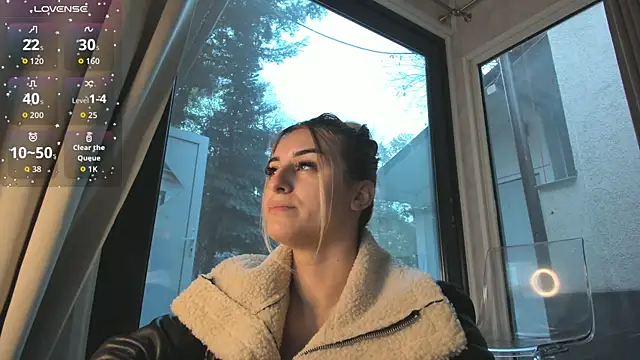 Ella Vee online show from November 2025 06:06:01 AM