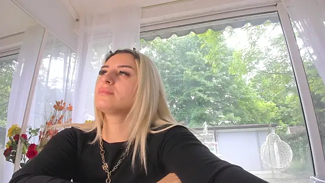 Snapshot of Ella_Vee chatting on May 2026 04:49:01 AM Ella Vee online show from May 2026 04:49:01 AM