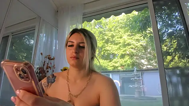 Snapshot of Ella_Vee chatting on May 2026 05:18:02 AM Ella Vee online show from May 2026 05:18:02 AM