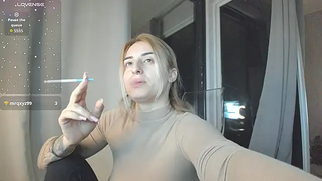 Ella Vee online show from October 2025 02:48:02 AM