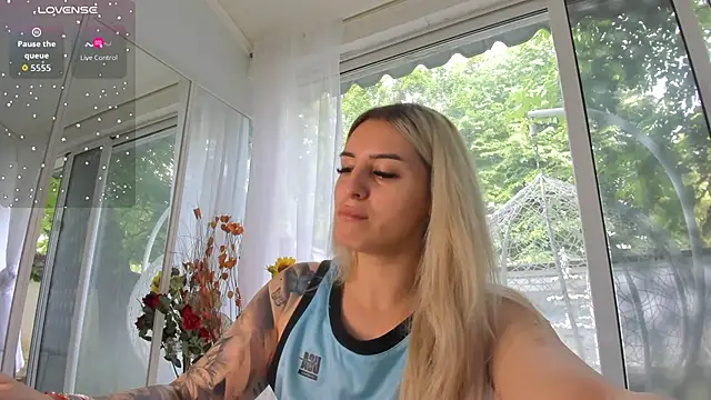 Snapshot of Ella_Vee chatting on June 2026 06:02:01 AM Ella Vee online show from June 2026 06:02:01 AM