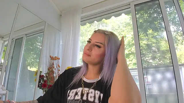 Ella Vee online show from July 2026 06:04:02 AM