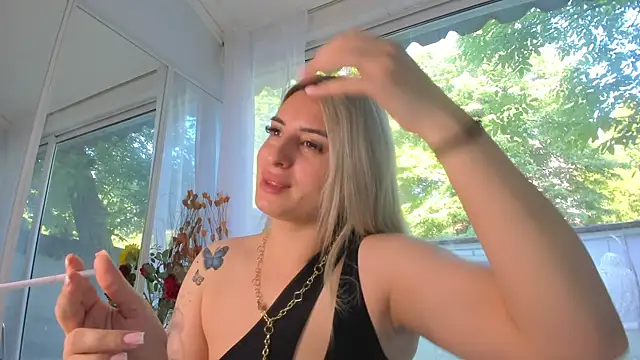 Snapshot of Ella_Vee chatting on May 2026 05:15:02 AM Ella Vee online show from May 2026 05:15:02 AM