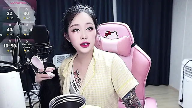 Snapshot of SHENSHEN-2025 chatting on October 2025 12:06:02 PM SHENSHEN-2025 online show from October 2025 12:06:02 PM