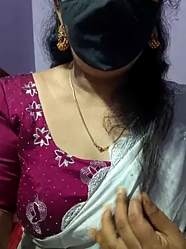 luci-queen online show from September 2025 06:09:02 AM