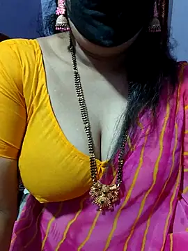 luci-queen online show from October 2025 05:00:01 AM