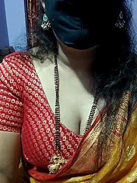 luci-queen online show from October 2025 05:02:01 PM