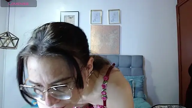  naomi s online show from November 2025 01:45:02 PM