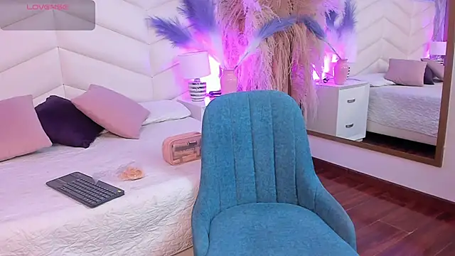 Nina Ford  online show from April 2026 12:11:02 PM