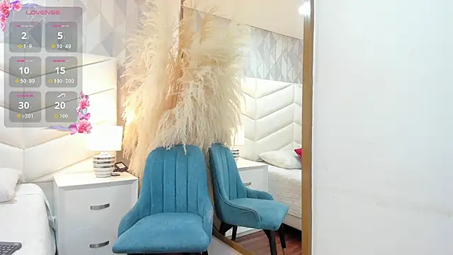 Nina Ford  online show from December 2025 08:43:02 PM