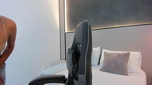 Snapshot of desireee_ chatting on October 2025 12:17:01 PM desireee online show from October 2025 12:17:01 PM