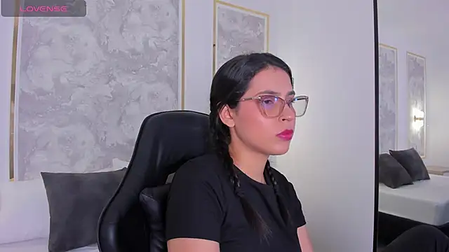 desireee  online show from December 2025 05:35:01 PM