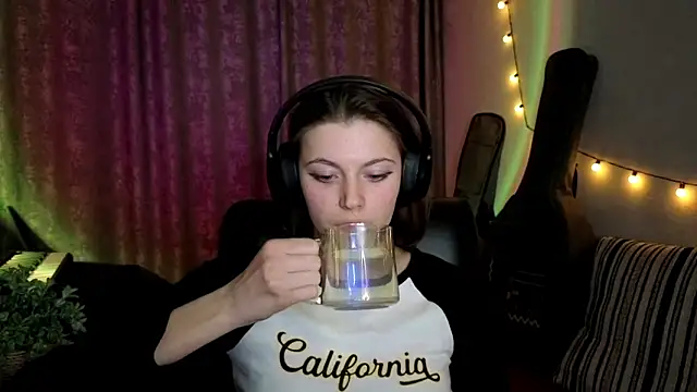 CutieAnny online show from February 2026 08:41:01 PM