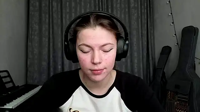 CutieAnny online show from March 2026 06:28:02 AM