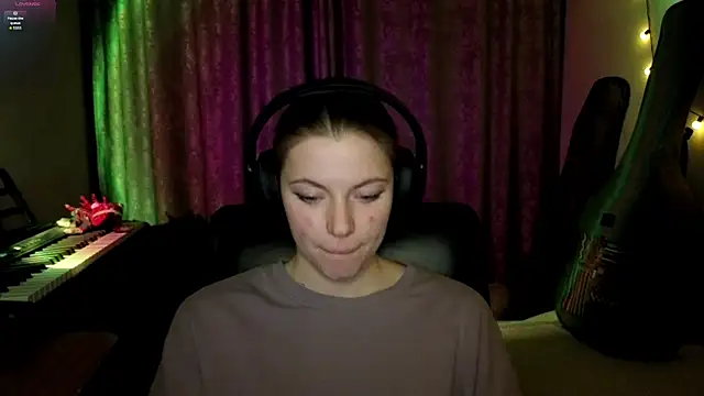 CutieAnny online show from April 2026 08:12:02 PM