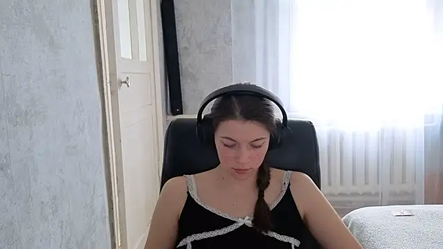 CutieAnny online show from November 2025 04:39:01 AM