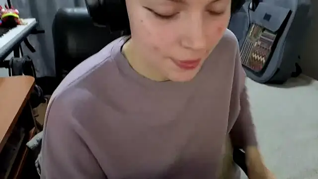 CutieAnny online show from April 2026 08:31:02 AM