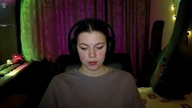 CutieAnny online show from April 2026 08:12:01 PM