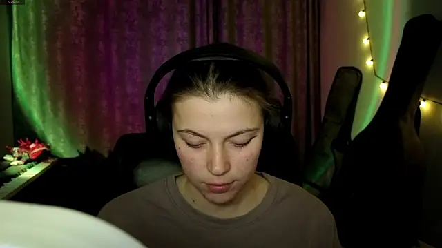 CutieAnny online show from March 2026 08:10:02 PM