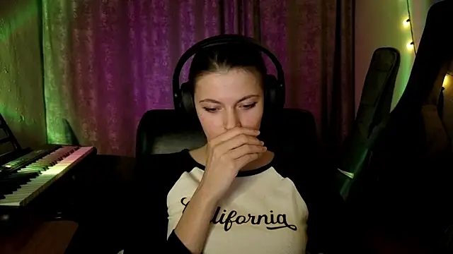 CutieAnny online show from March 2026 08:11:01 PM