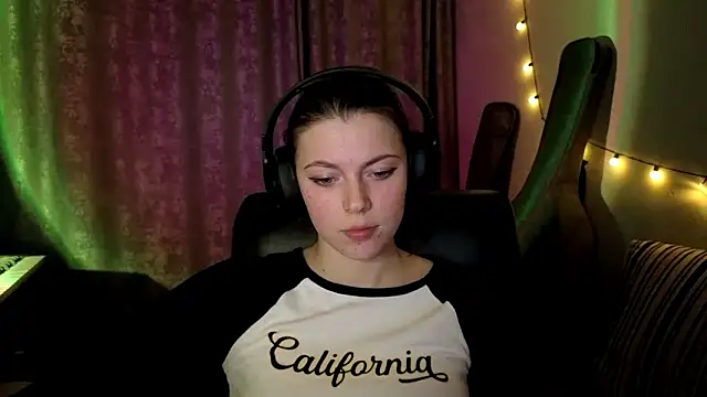 CutieAnny online show from March 2026 06:02:01 PM