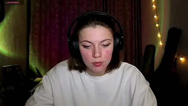 CutieAnny online show from February 2026 08:06:01 PM