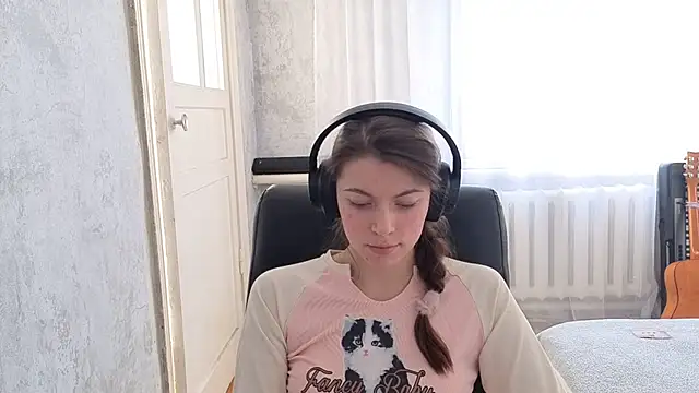 CutieAnny online show from November 2025 04:38:02 AM