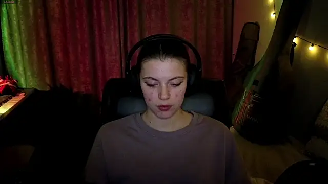 CutieAnny online show from April 2026 08:32:02 PM