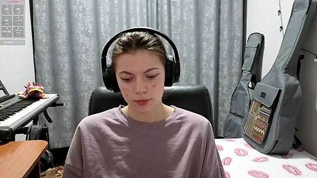 CutieAnny online show from April 2026 08:20:02 PM