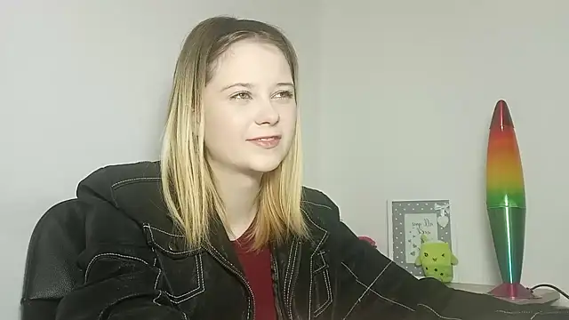 Snapshot of LydiaYoung chatting on October 2025 06:09:01 PM LydiaYoung online show from October 2025 06:09:01 PM