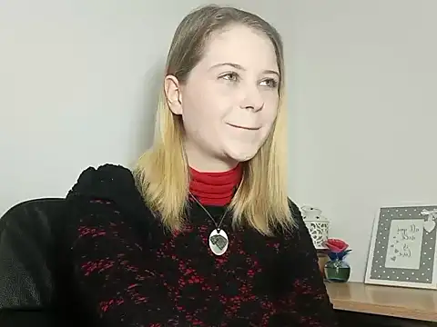 Snapshot of LydiaYoung chatting on September 2025 02:17:01 PM LydiaYoung online show from September 2025 02:17:01 PM