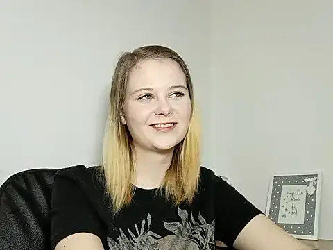 Snapshot of LydiaYoung chatting on September 2025 06:14:01 PM LydiaYoung online show from September 2025 06:14:01 PM