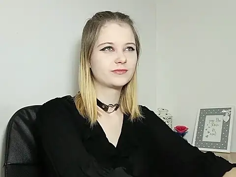 Snapshot of LydiaYoung chatting on September 2025 06:10:01 PM LydiaYoung online show from September 2025 06:10:01 PM