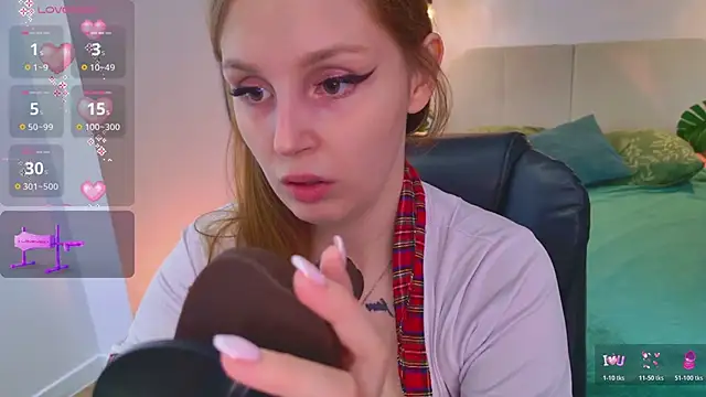 Snapshot of HoneyLace_ chatting on May 2026 01:39:02 PM HoneyLace online show from May 2026 01:39:02 PM