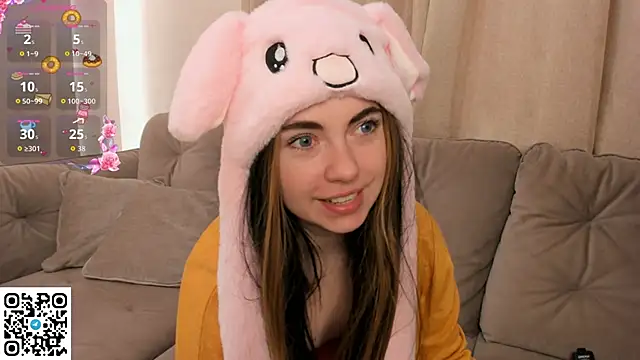 Snapshot of EvaBlimey chatting on October 2025 05:19:02 AM EvaBlimey online show from October 2025 05:19:02 AM